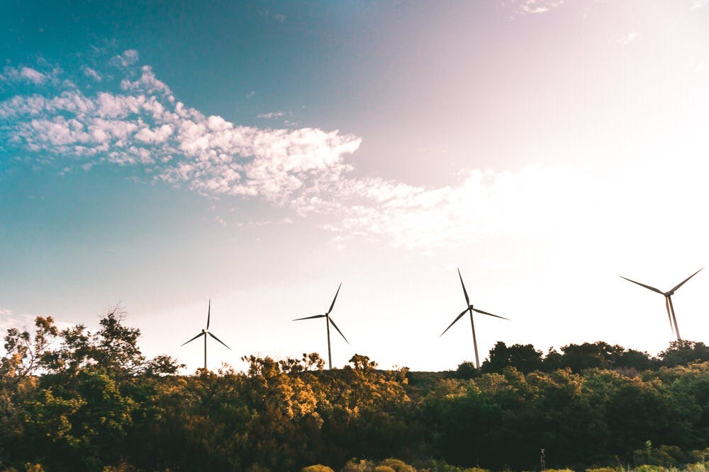 La UE invierte más de 3 mil millones de euros en proyectos de energía limpia y descarbonización industrial