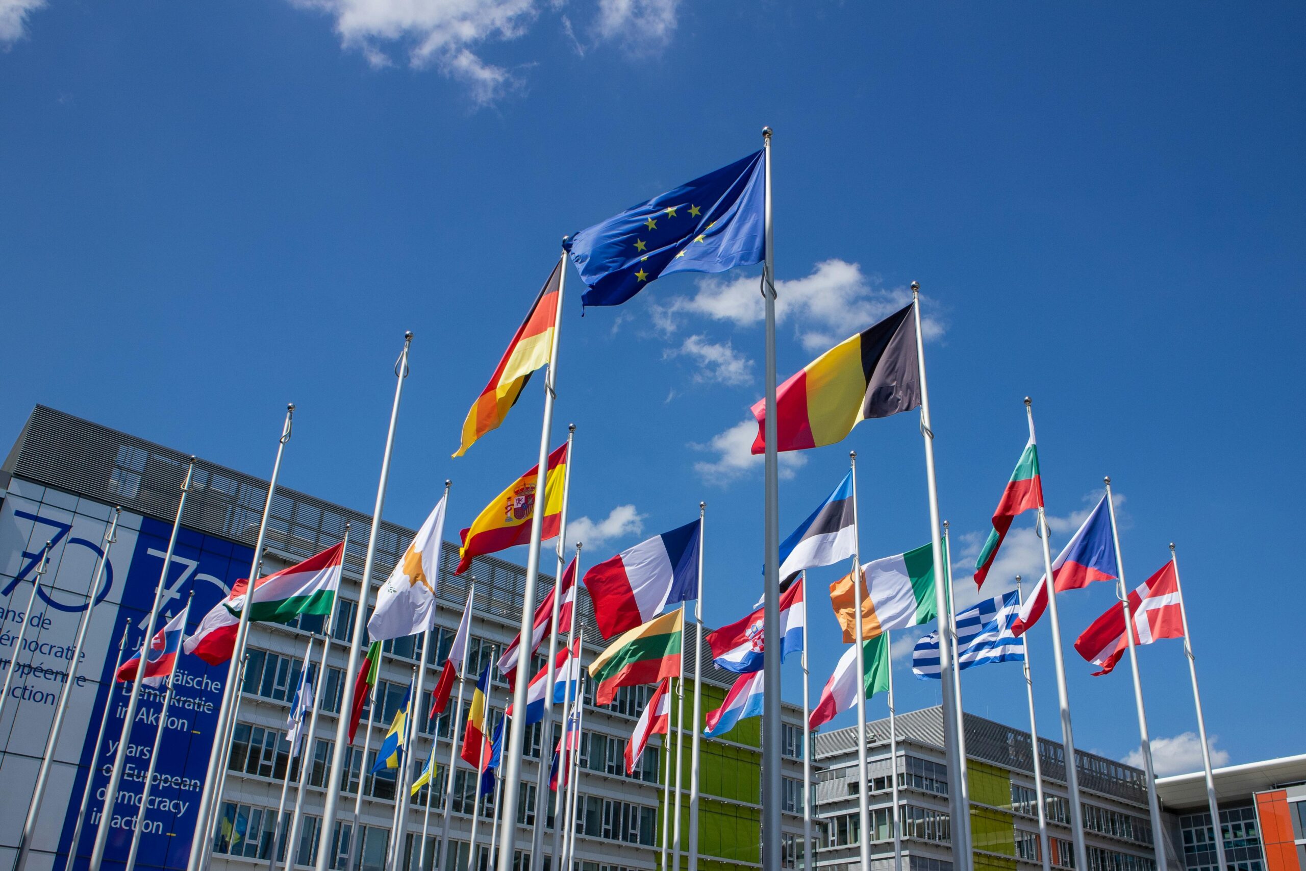 Nueva ley europea de Inteligencia Artificial: fundamental para las personas y trascendental para las empresas