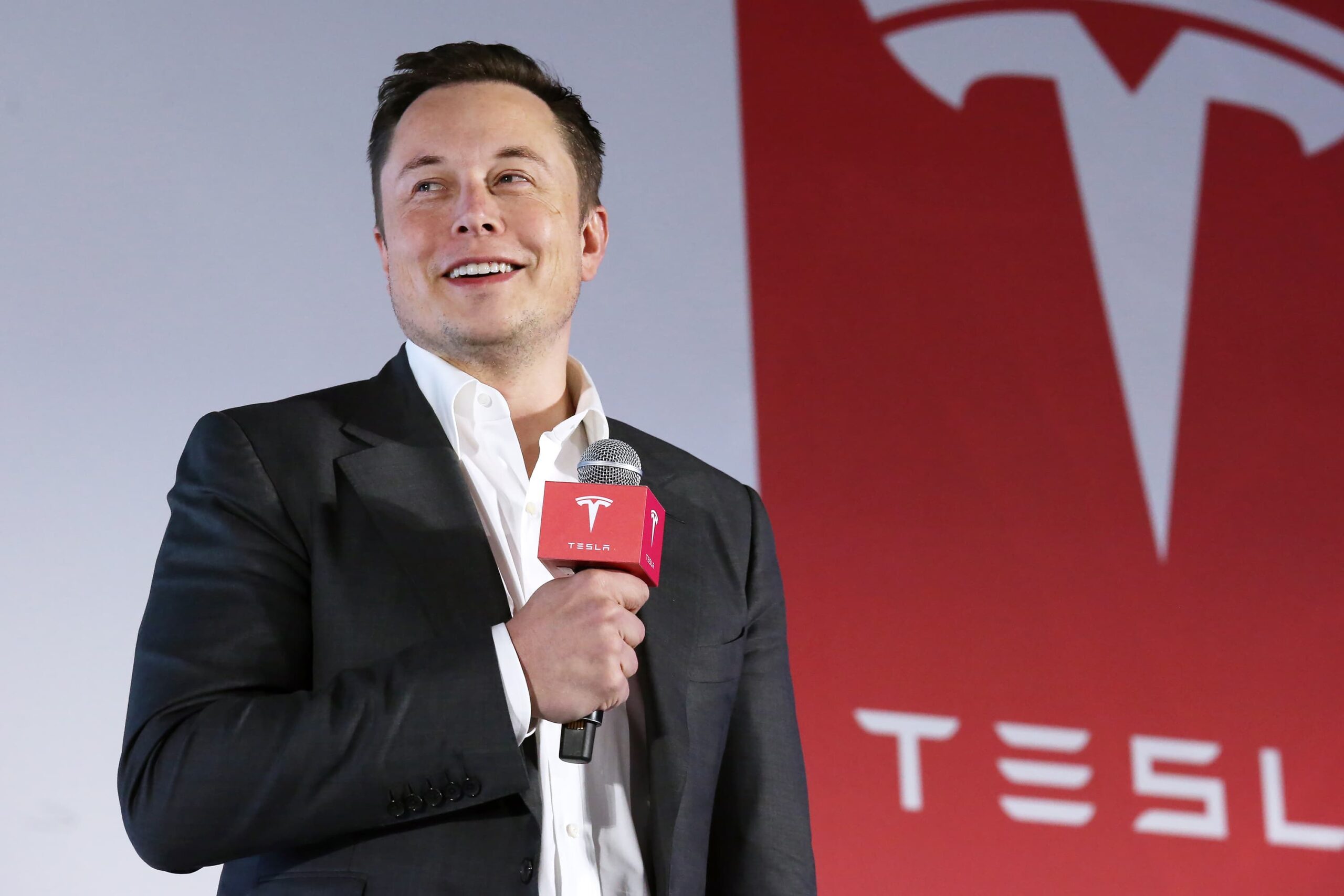 Elon Musk enseña por primera vez el interior de ‘Cortex’, el superordenador con IA de Tesla