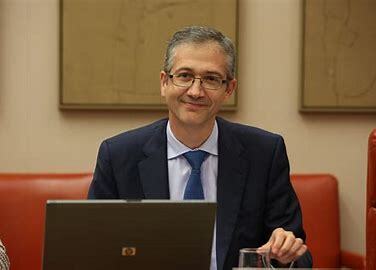 Nombramiento: De Cos nuevo director general del Banco de Pagos Internacionales