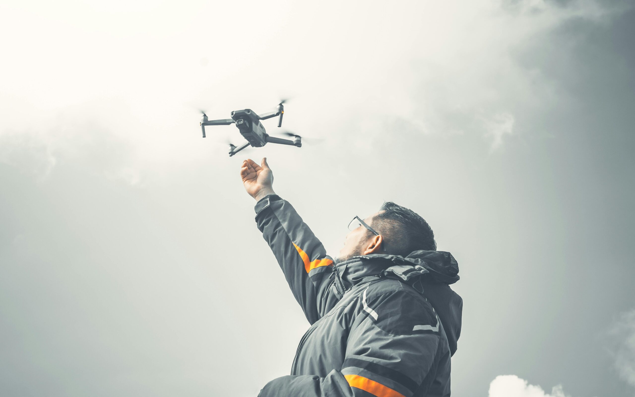 El equipo español de Segula Technologies finaliza el proyecto TOPONE, un dron autónomo capaz de inspeccionar cableado eléctrico en galerías visitables subterráneas