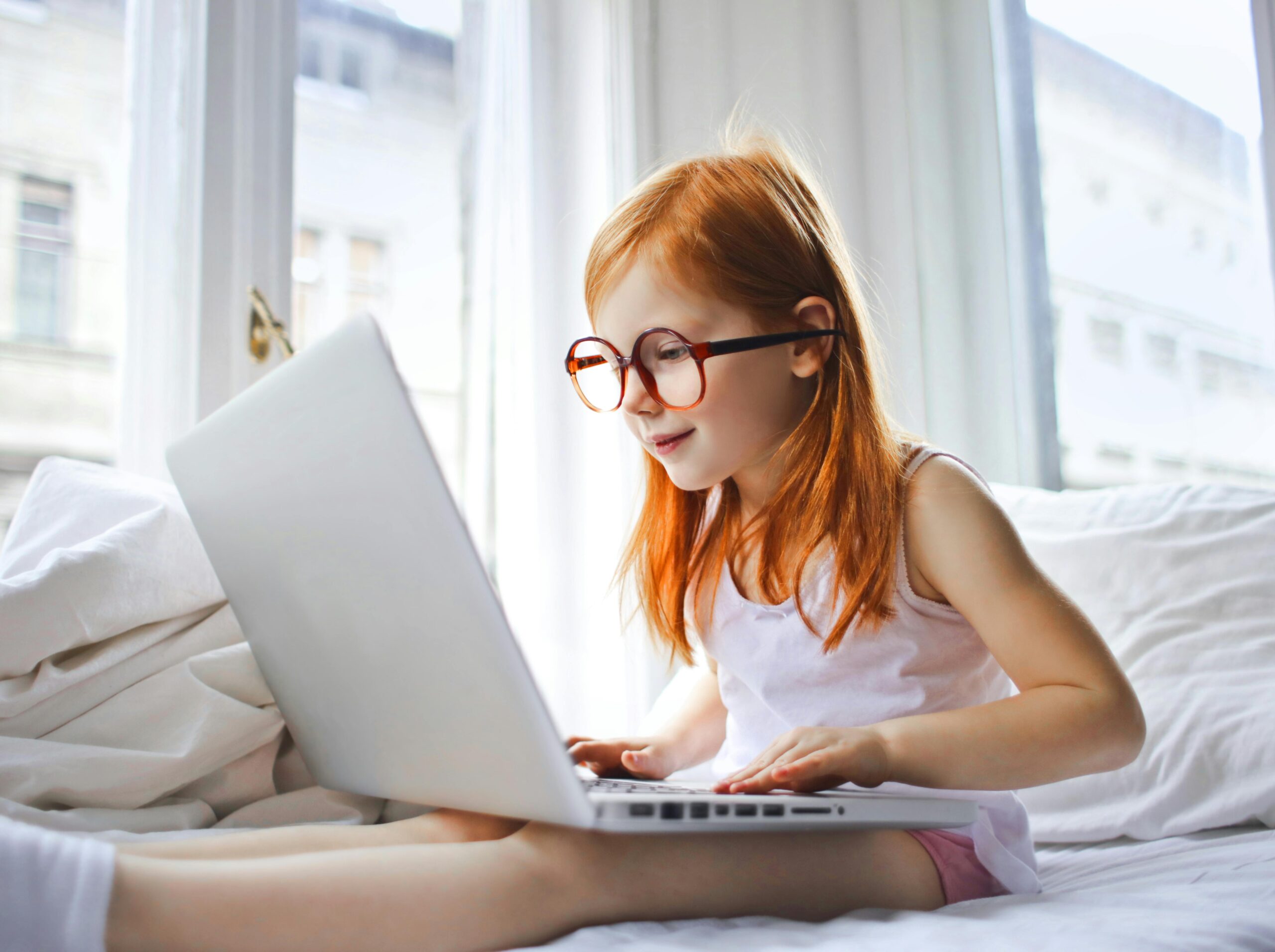 El alumnado español sube en competencia digital pero sigue la brecha con los más vulnerables