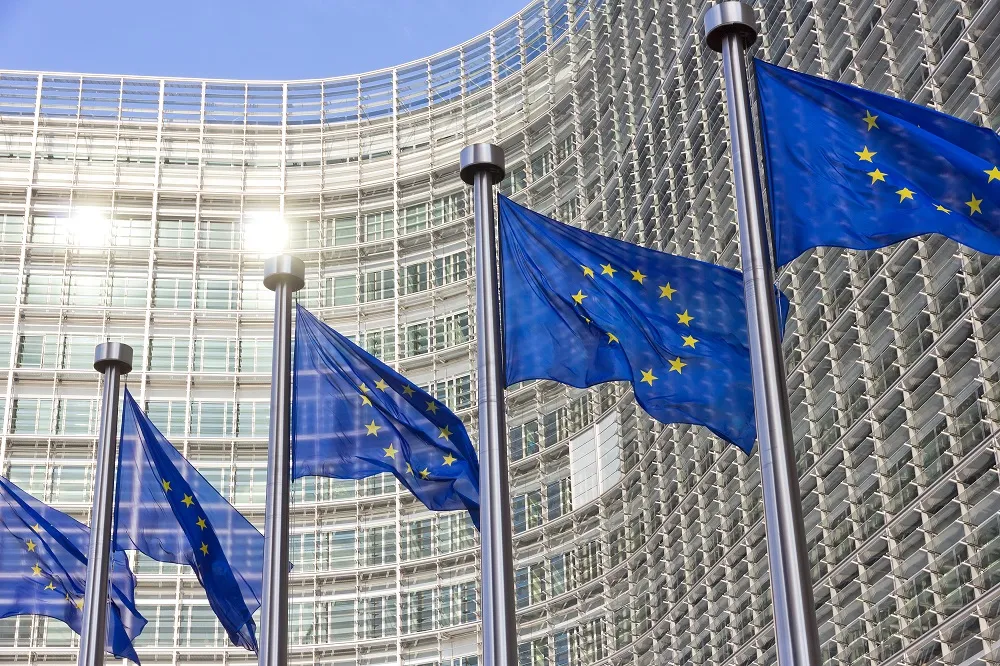 La Comisión Europea invierte 4.6 millones de euros en tecnologías de cero emisiones netas y baterías para vehículos eléctricos