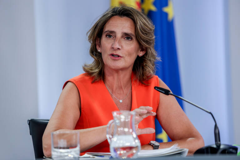 Bruselas vigilará el coste de la descarbonización apero mantiene sus ambiciones verdes, asegura Ribera