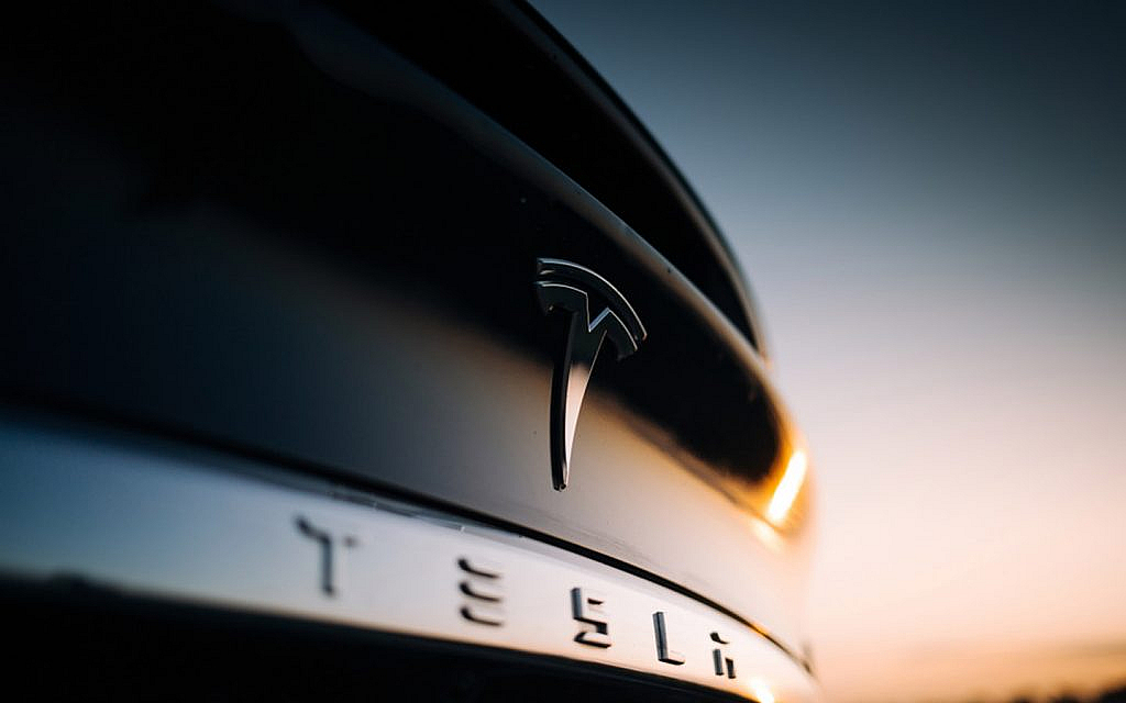 Los fabricantes de automóviles se asociarán con Tesla y Mercedes para cumplir con las normas de CO₂ de la UE para 2025