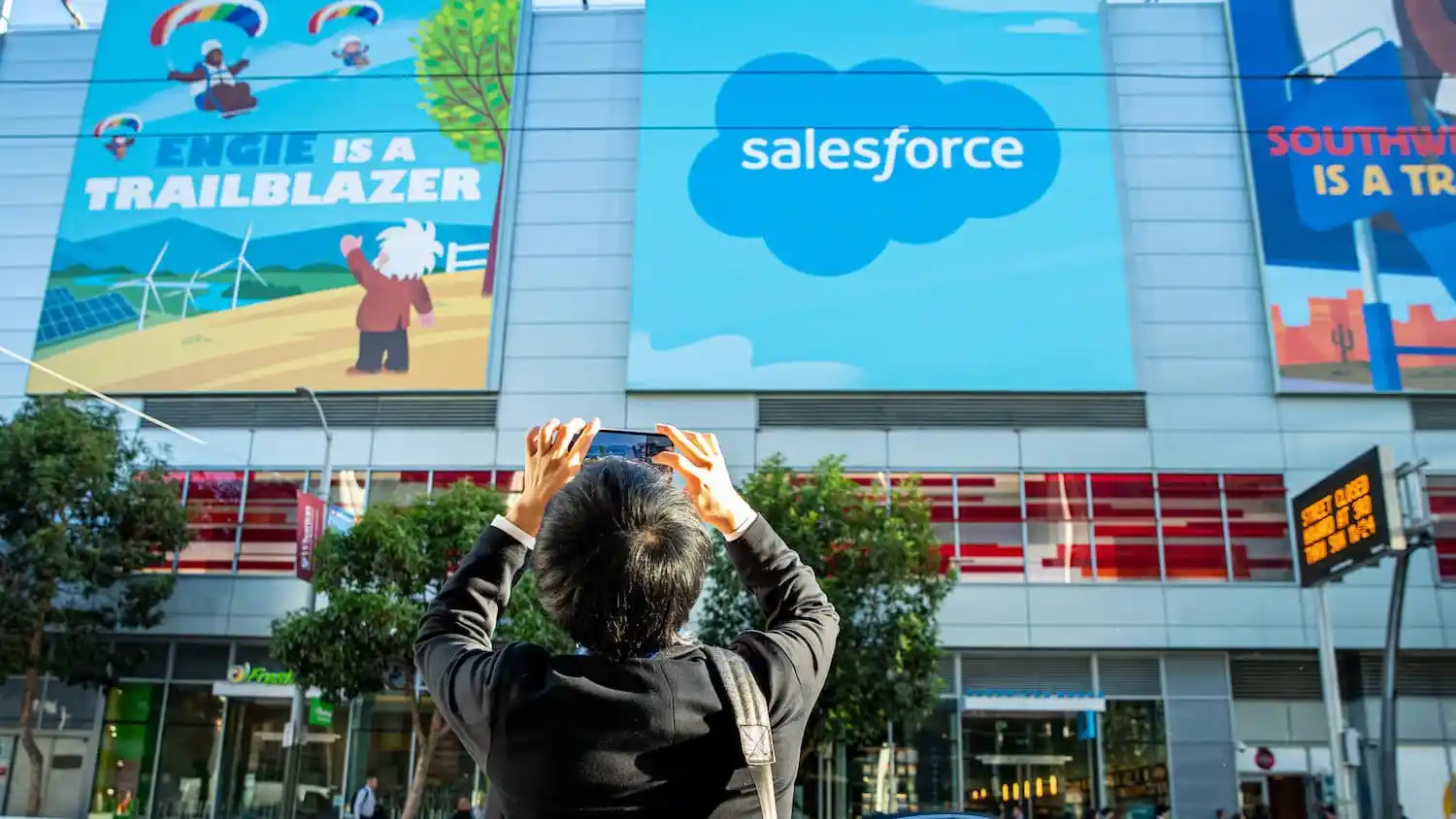 Salesforce y aliados lanzan la primera puntuación energética para IA: ¿Cómo puede transformar la sostenibilidad en el sector tecnológico?