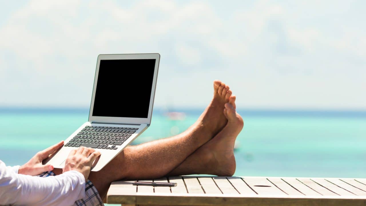 Verano y cibercrimen: el riesgo oculto de trabajar desde dispositivos personales