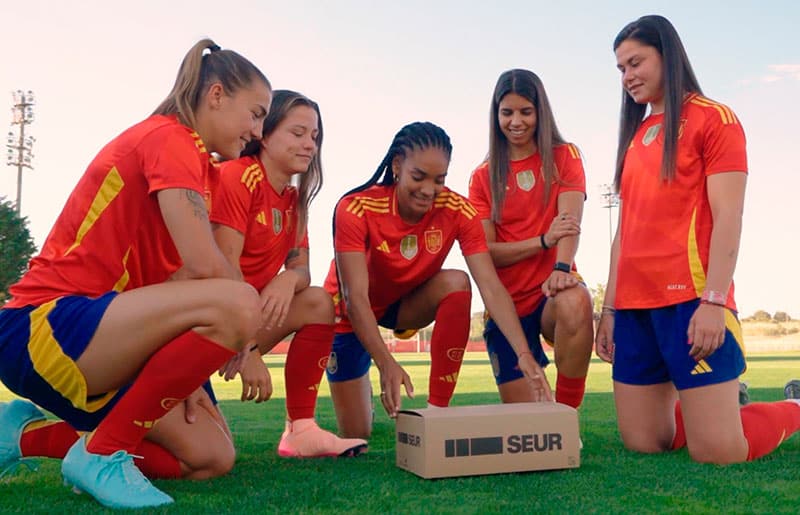 SEUR y la Selección Femenina de Fútbol apoyan a pymes afectadas por la DANA