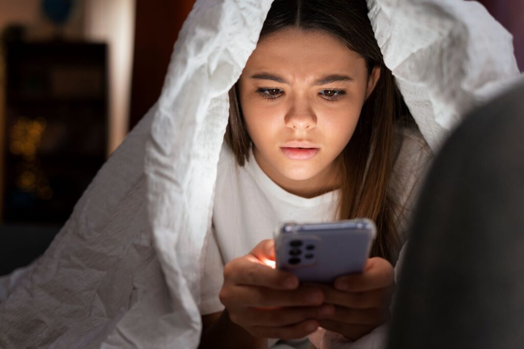 FOMO digital: el nuevo riesgo del verano para adolescentes