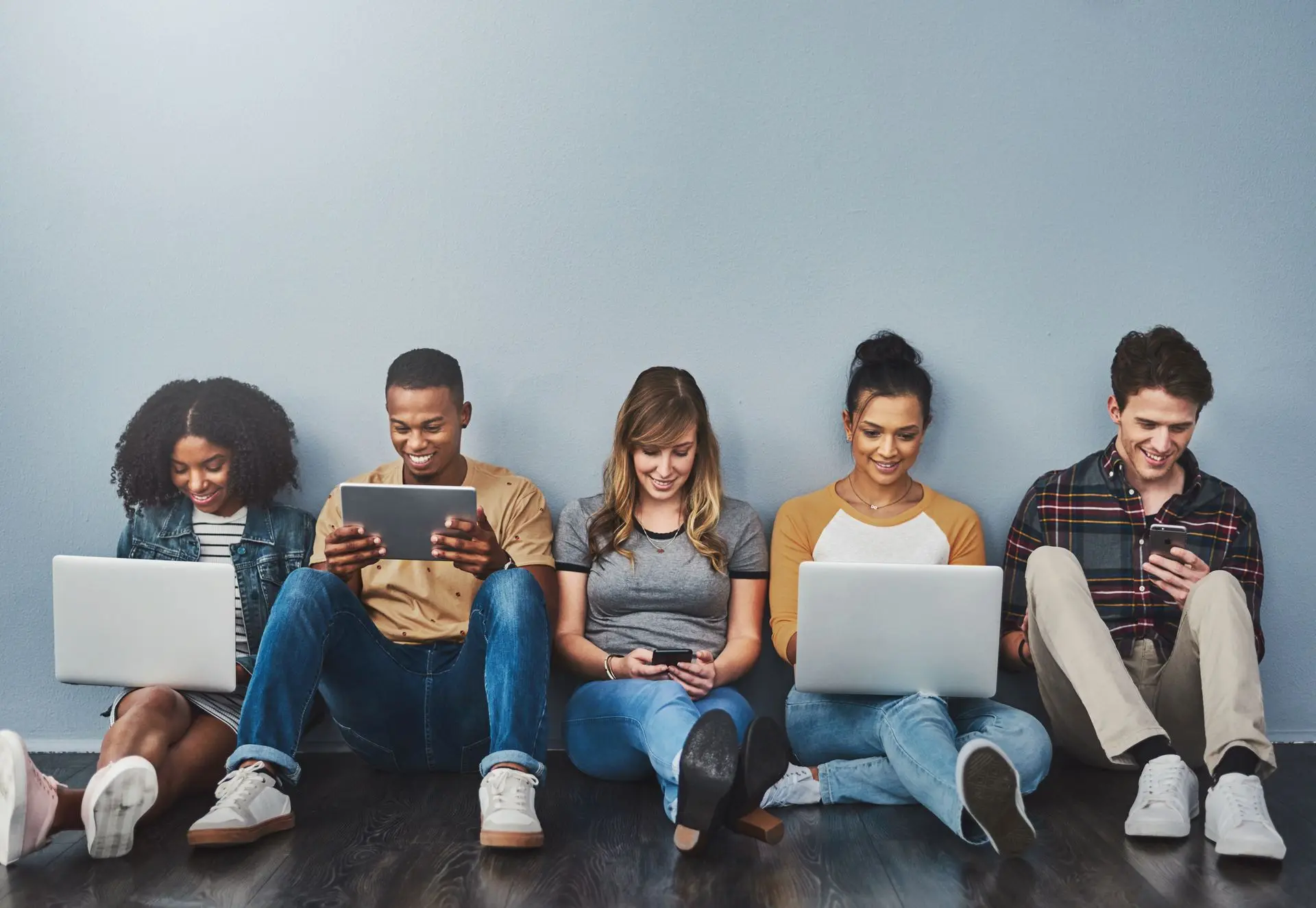 Jóvenes hiperconectados: expertos en tecnología, pero más vulnerables al cibercrimen
