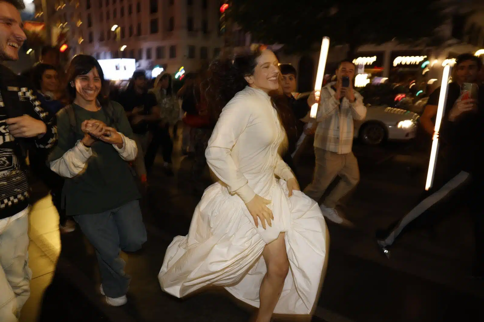 Rosalía conquista la Gran Vía (y las redes) con un anuncio que se hizo viral en minutos