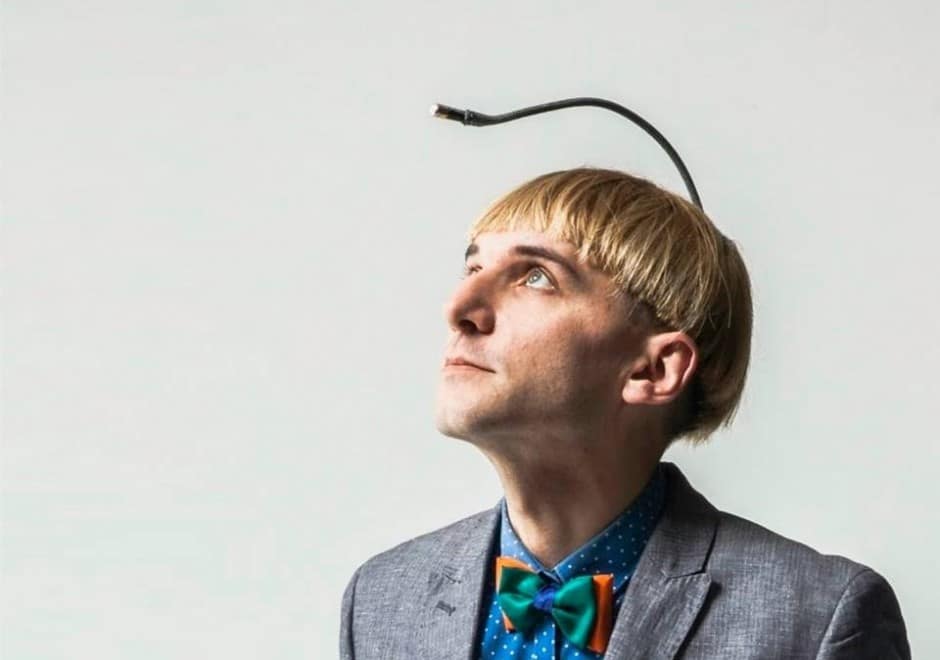 Neil Harbisson, el primer cíborg del mundo: ‘Mi antena me permite oír los colores y detectar alarmas invisibles´