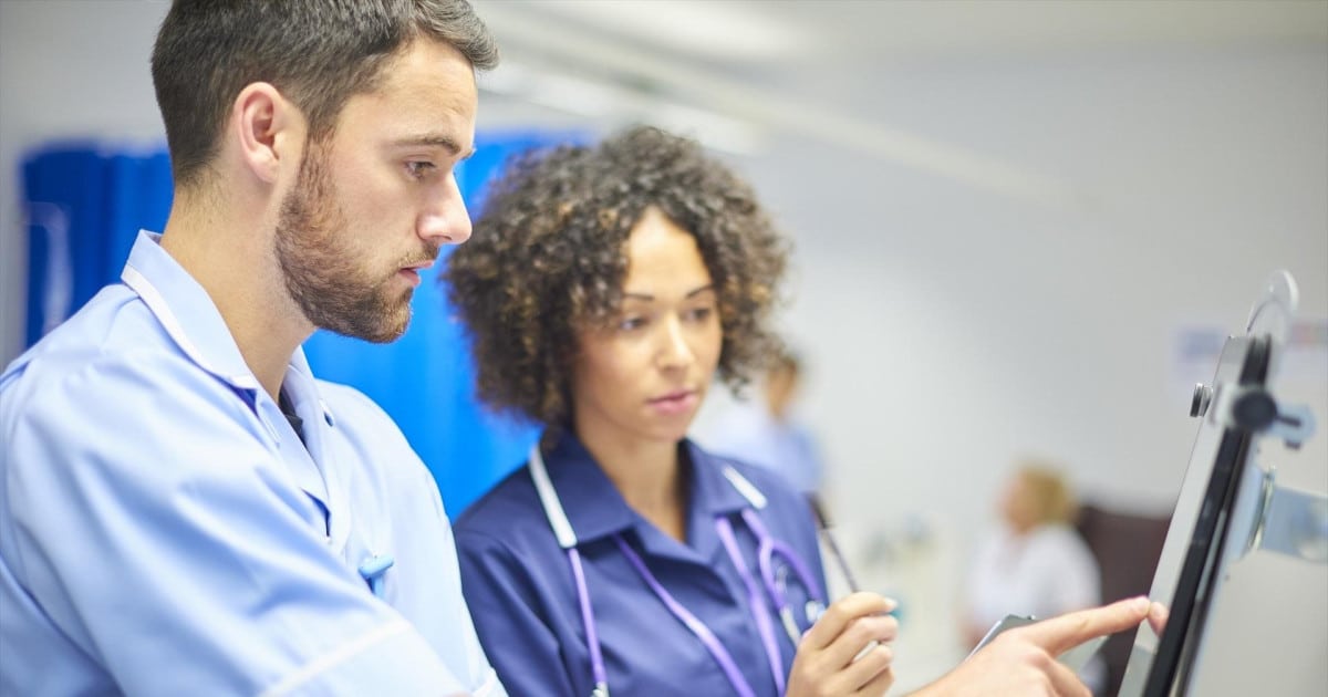 Madrid automatiza la burocracia sanitaria y libera miles de horas de trabajo para los profesionales