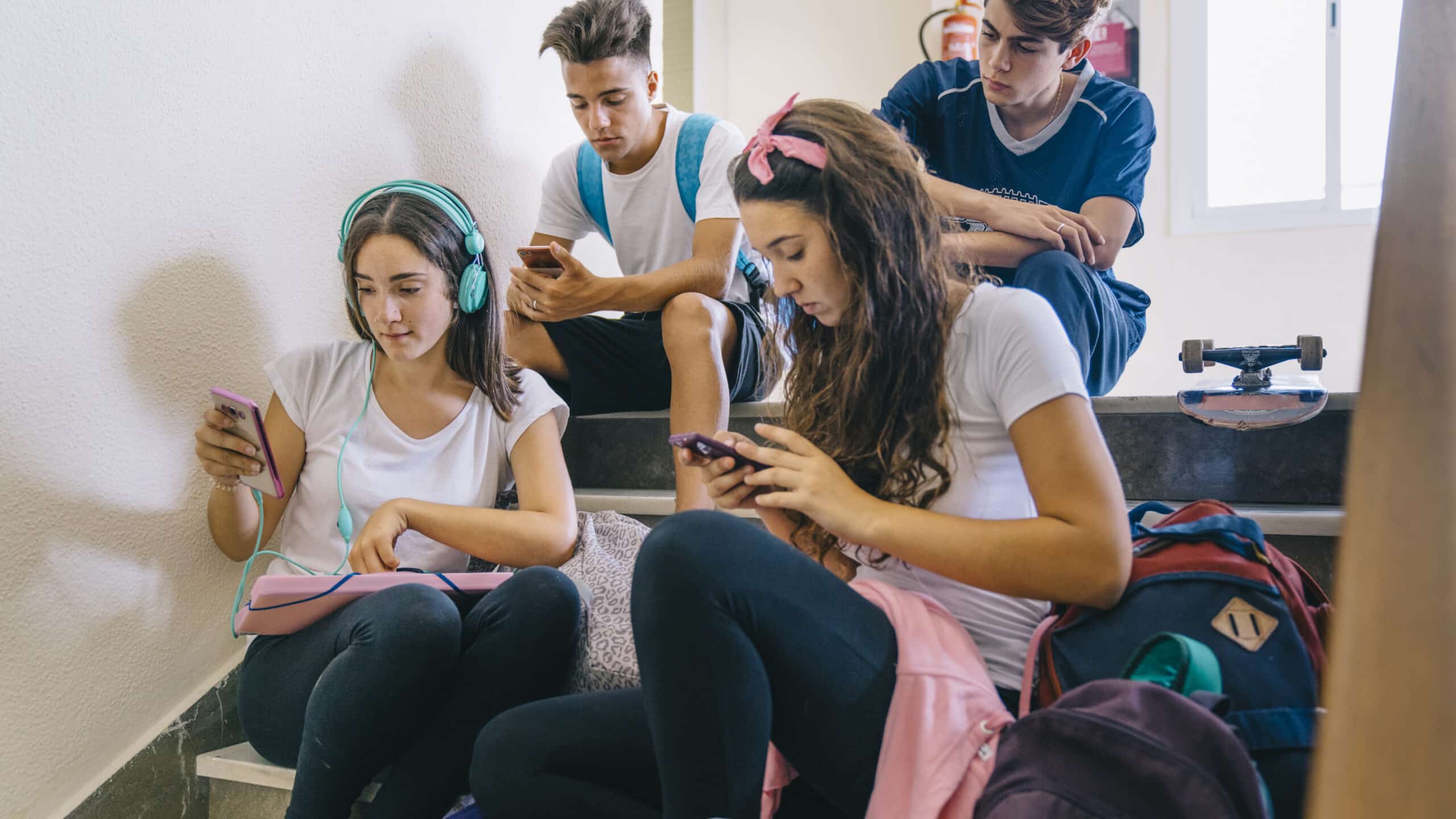 Ya es oficial: Australia prohíbe las redes sociales a menores de 16 años