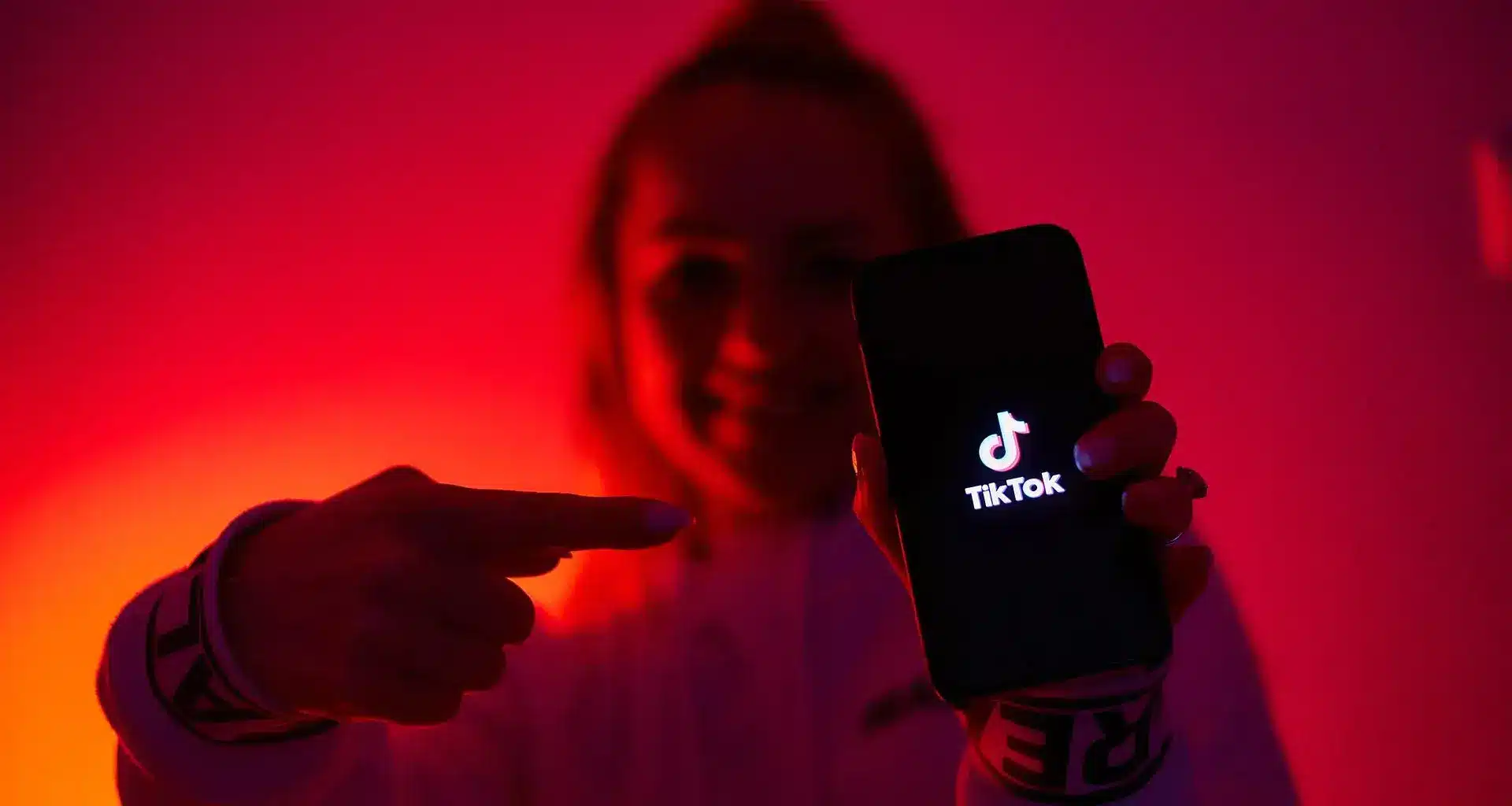 Bruselas presiona a TikTok por su impacto adictivo en menores y exige cambios