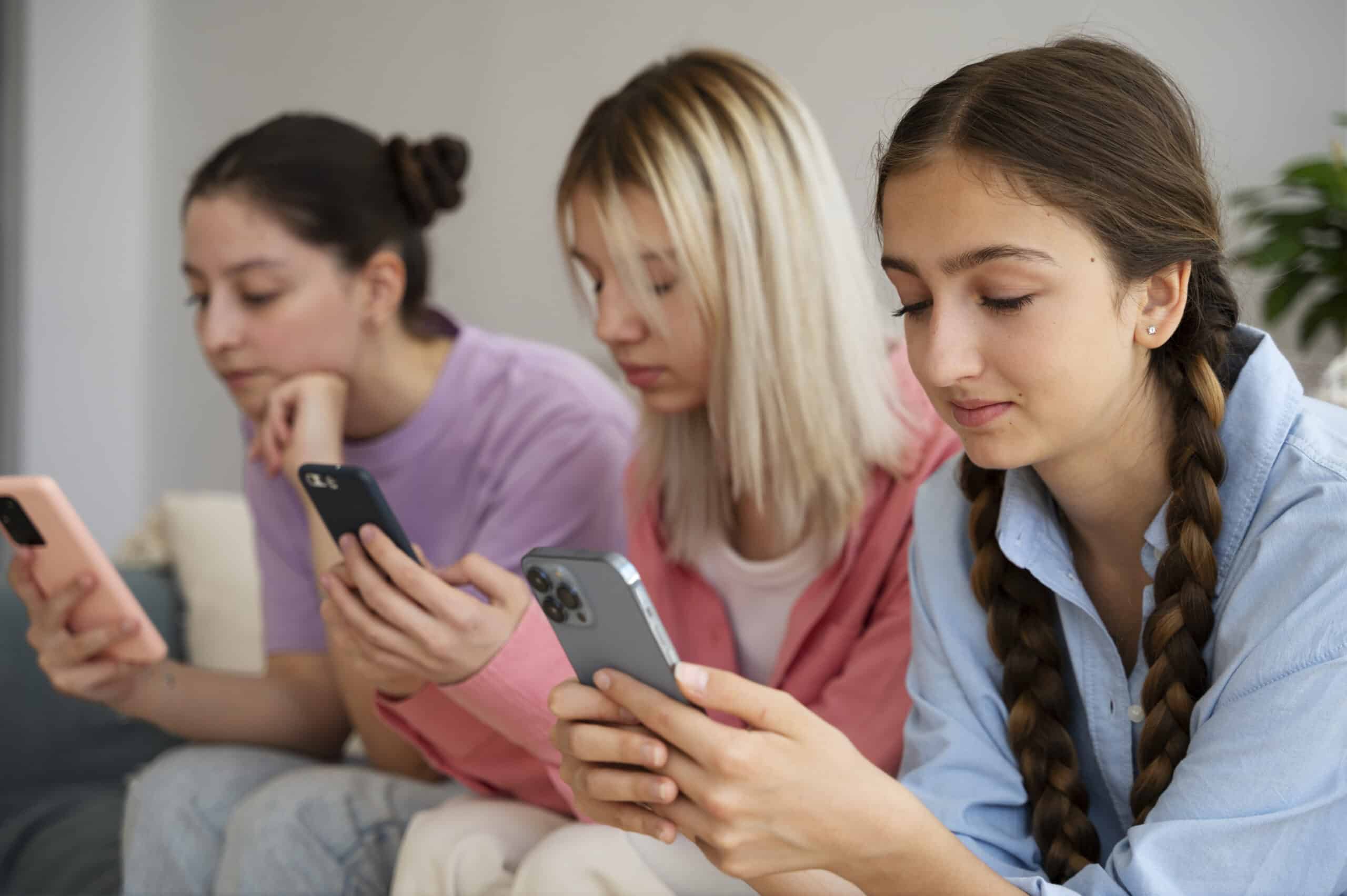 España prepara una ley para restringir el acceso de menores de 16 años a redes sociales