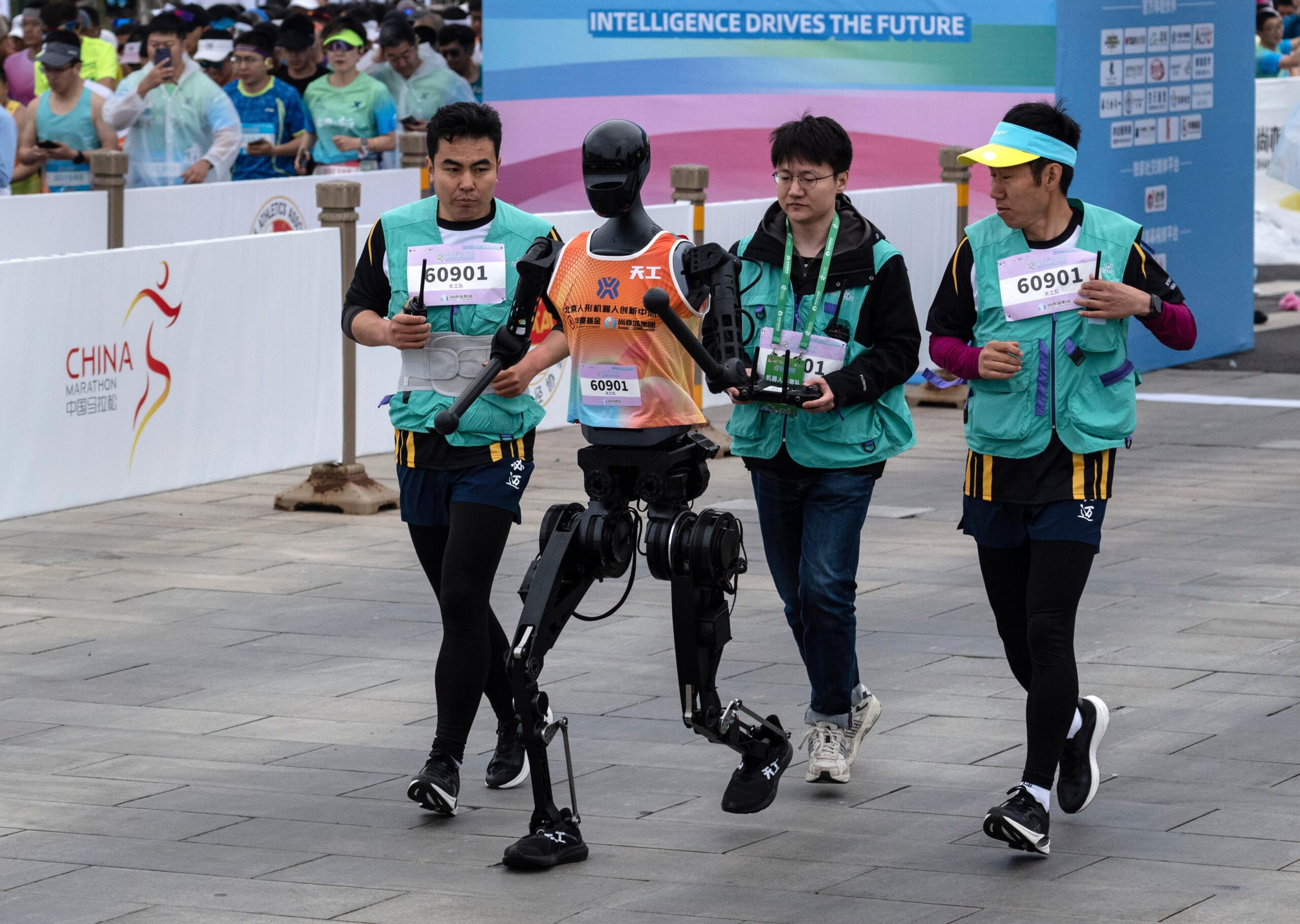Robots más rápidos que humanos: Pekín marca un antes y un después en la media maratón