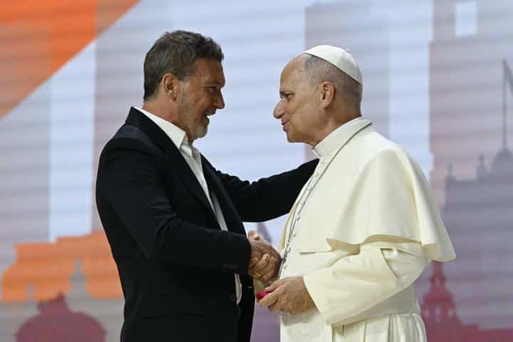 Antonio Banderas reivindica una IA “al servicio de las personas” ante el Papa León XIV en Madrid
