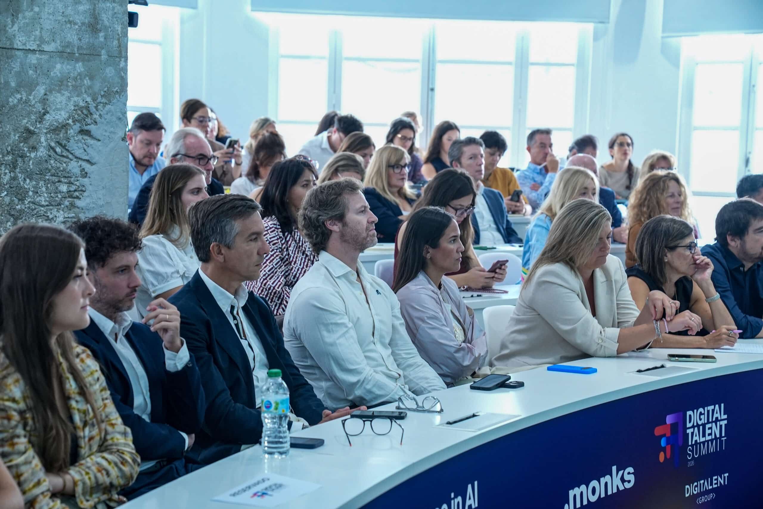 La IA reduce las oportunidades de entrada al mercado laboral: más de la mitad de las empresas prevé menos puestos junior