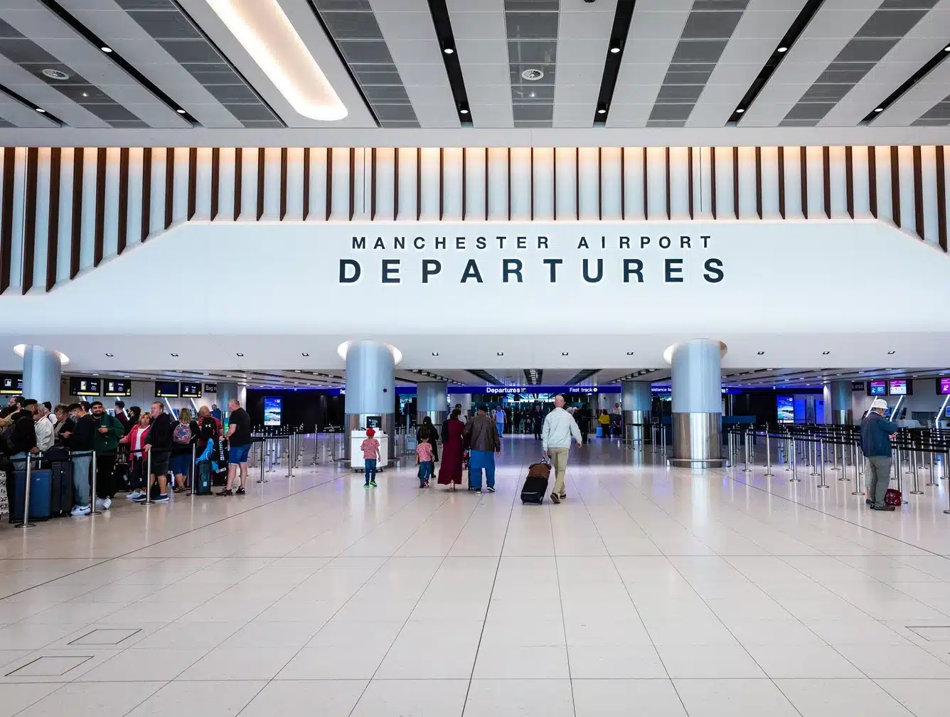 Ciberataque a tres aeropuertos británicos: 8,7 millones de pasajeros quedan expuestos a una nueva oleada de fraude